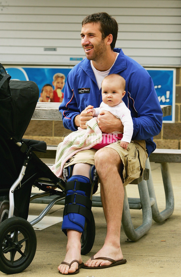 AFL 2005 Media - Western Bulldogs Recovery 110405 - 61797