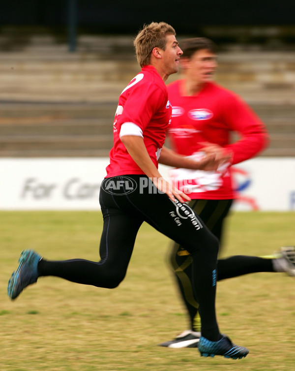 AFL 2005 Media - Western Bulldogs Training 270505 - 61959