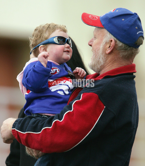 AFL 2005 Media - Western Bulldogs Training 240805 - 62300
