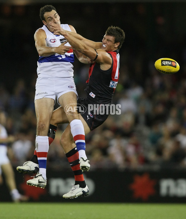 AFL 2008 NAB Cup Wk2 - Western Bulldogs v Essendon - 62395