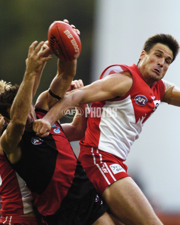 AFL 2004 Rd 6 - Essendon v Sydney Swans - 65106