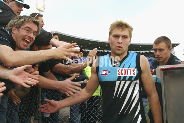 AFL 2004 Rd 22 - Adelaide Crows v Port Adelaide - 113875