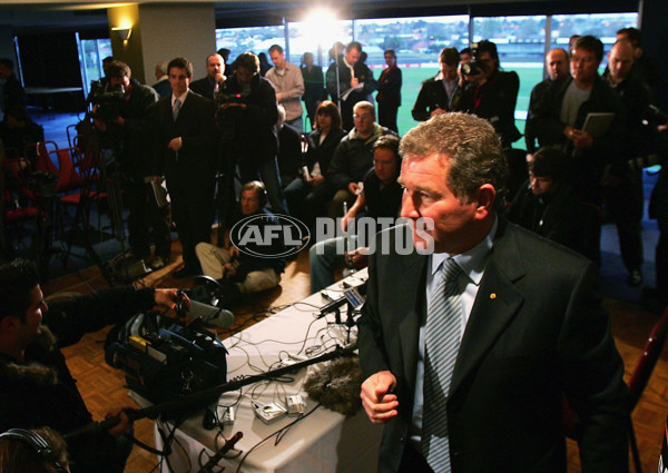 AFL 2004 Media - Western Bulldogs Press Conference 040804 - 117388