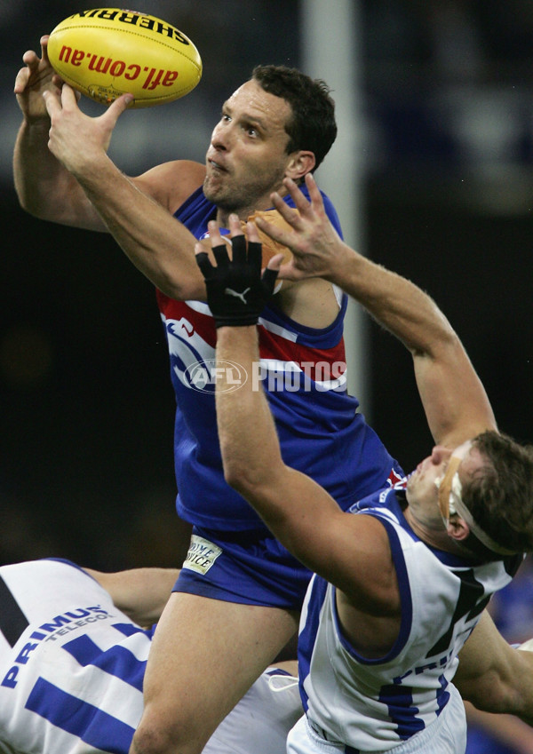 AFL 2004 Rd 21 - Western Bulldogs v Kangaroos - 117435