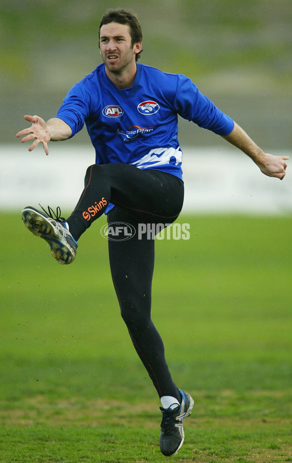 AFL 2004 Media - Western Bulldogs Training 280704 - 117368