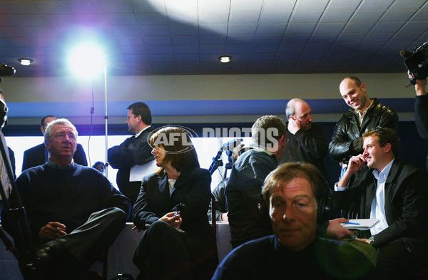 AFL 2004 Media - Western Bulldogs Press Conference 040804 - 117387