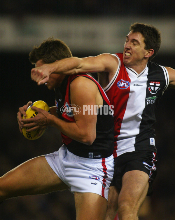 AFL 2003 Rd 14 - St Kilda v Essendon - 120585