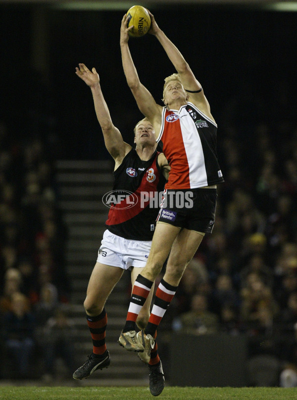 AFL 2003 Rd 14 - St Kilda v Essendon - 120578