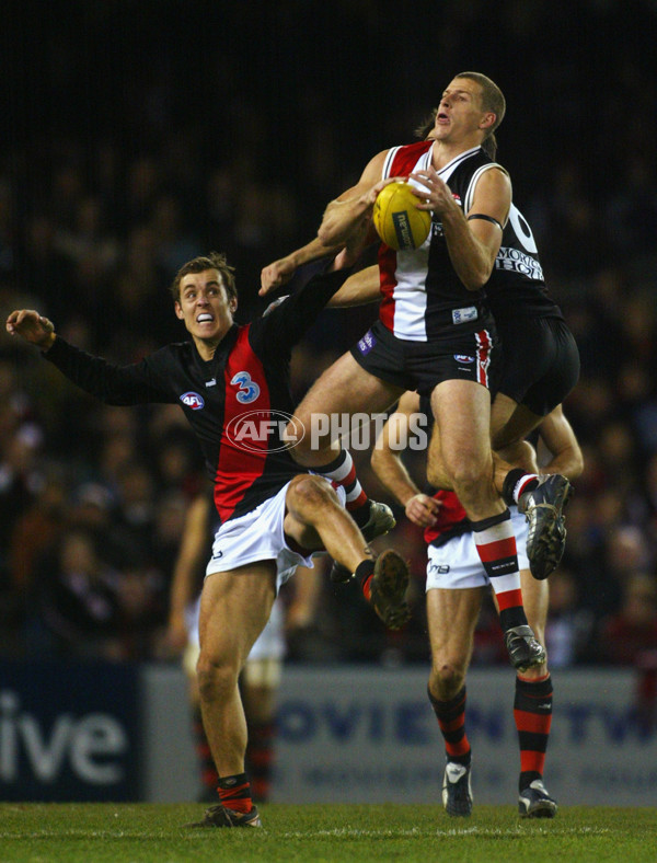AFL 2003 Rd 14 - St Kilda v Essendon - 120580