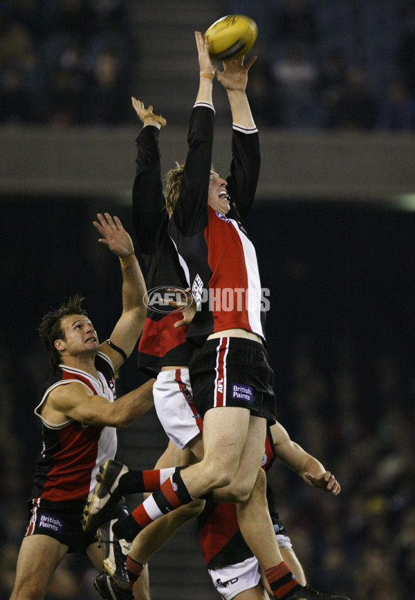 AFL 2003 Rd 14 - St Kilda v Essendon - 120579