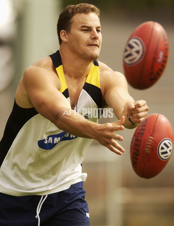 AFL 2003 Media - Hawthorn Training 150103 - 125544