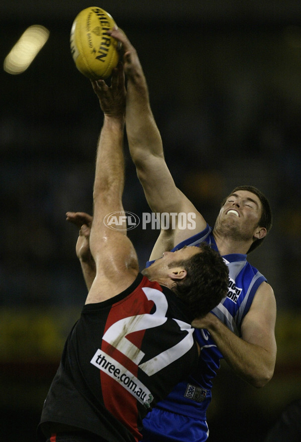 AFL 2003 Rd 12 - Essendon v Kangaroos - 126594