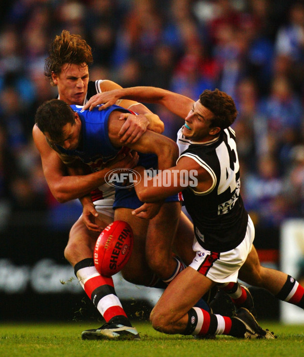 AFL 2003 Rd 6 - Western Bulldogs v St Kilda - A-37263529