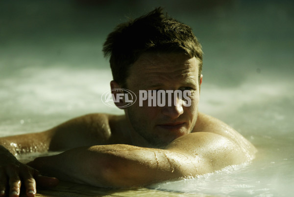 AFL 2002 Media - Collingwood Recovery 230902 - 131867