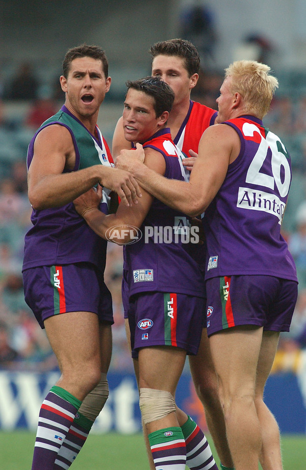 AFL 2002 Wizard Cup Match - Fremantle v Essendon - 132536
