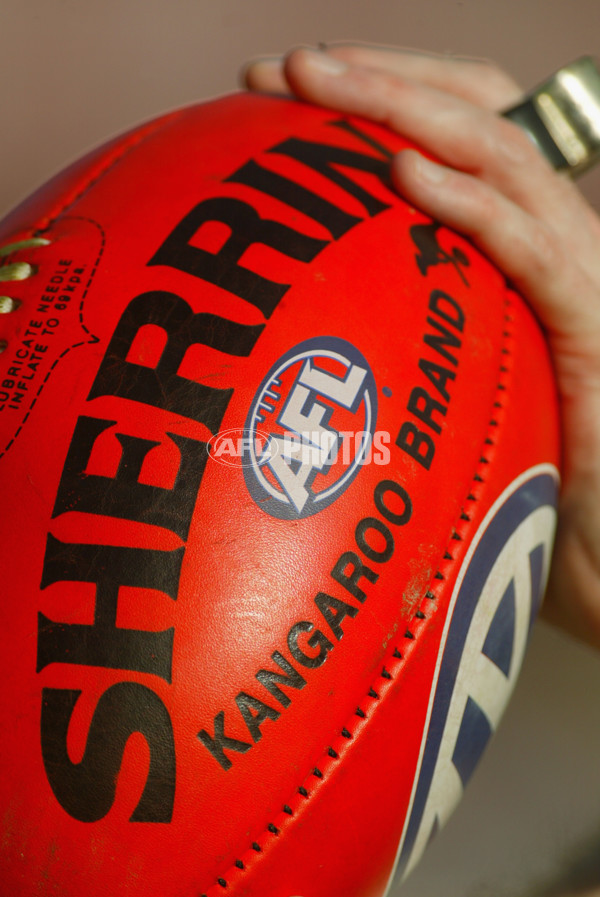 AFL 2002 Rd 15 - Collingwood v Geelong - 133006