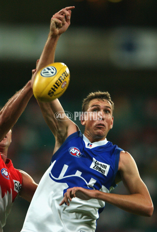 AFL 2002 Rd 4 - Sydney v Kangaroos - 133571
