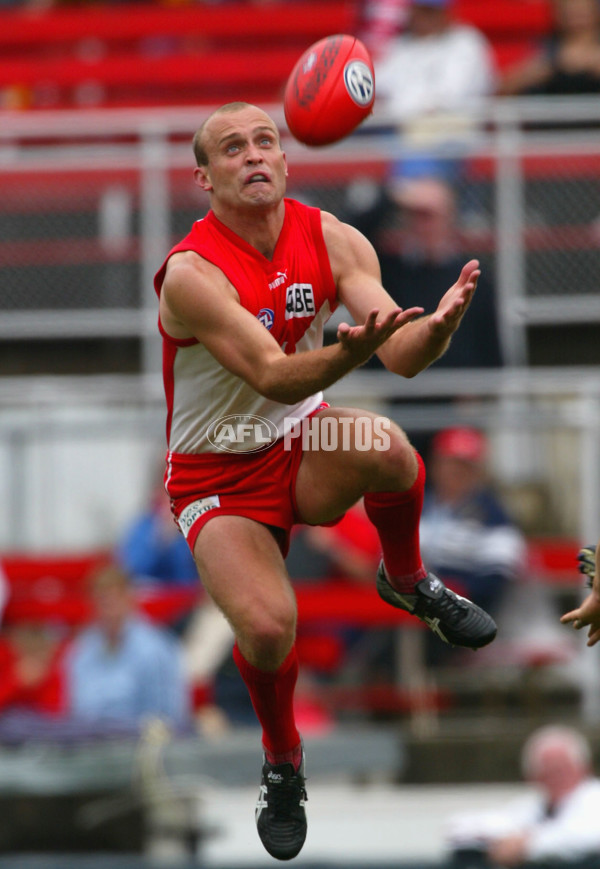 AFL 2002 Wizard Cup Match - Hawthorn v Sydney - 135519