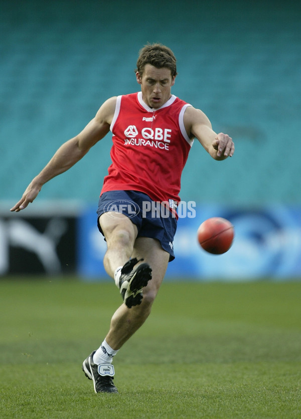 AFL 2002 Media - Sydney Training 140802 - 135637