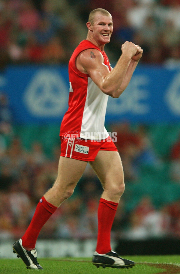 AFL 2002 Rd 4 - Sydney v Kangaroos - 135839