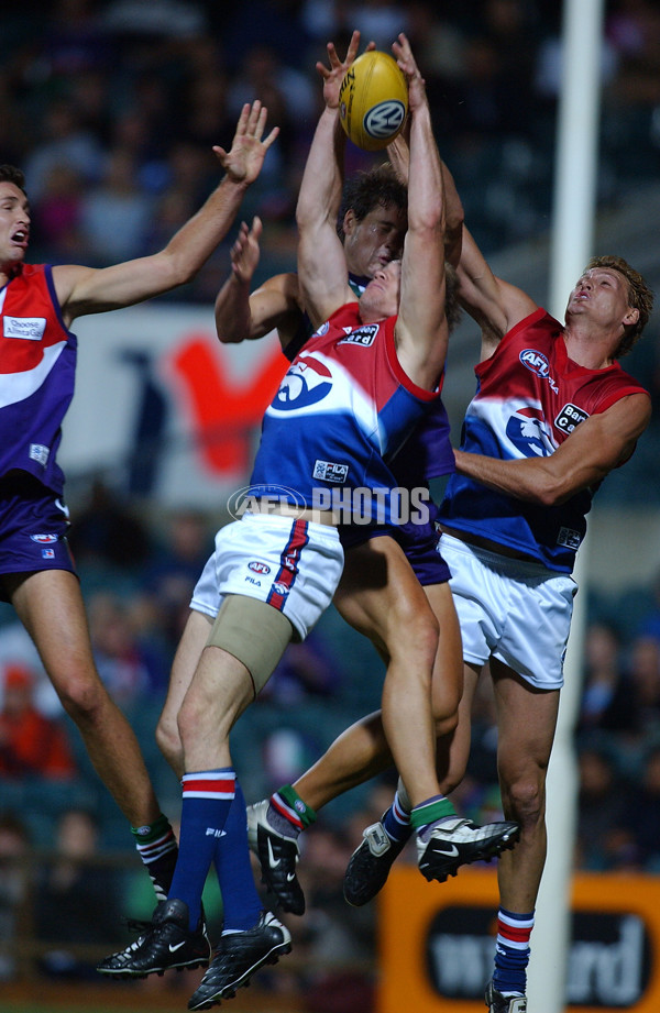 AFL 2002 Wizard Cup Rd 1 - Fremantle v Western Bulldogs - 136149