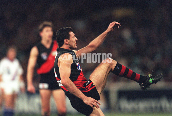 AFL 1999 Rd 21 - Richmond v Essendon - A-37430944