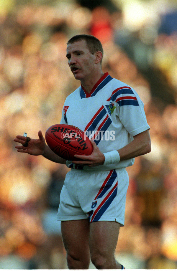 AFL 1999 Media - Field Umpire Peter Carey - 138884