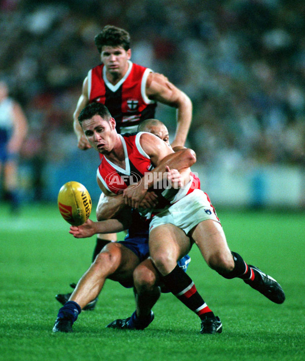 AFL 1998 Ansett Cup Grand Final - North Melbourne v St Kilda - 140000