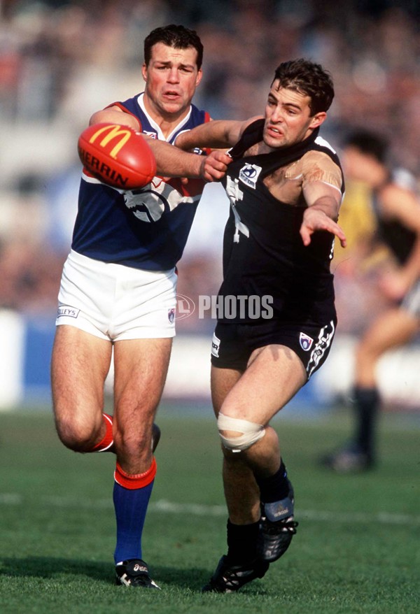 AFL 1998 Rd 2 - Western Bulldogs v Carlton - A-37461444