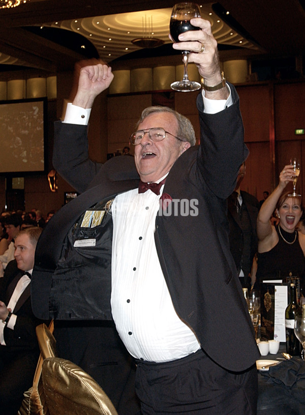AFL 2001 Media - Brownlow Medal Presentation 240901 - 141739