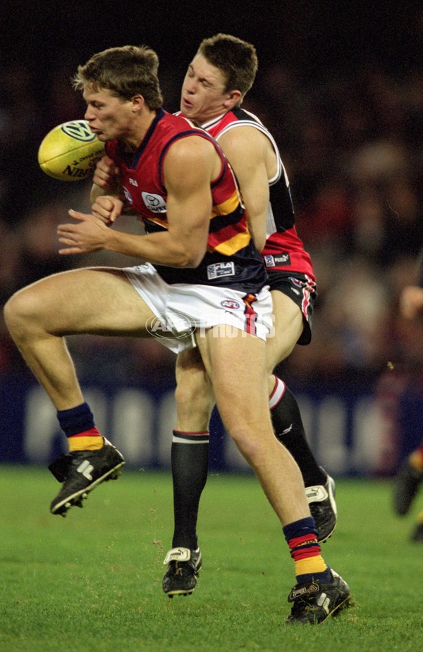 AFL 2001 Rd 15 - St Kilda v Adelaide - 142081
