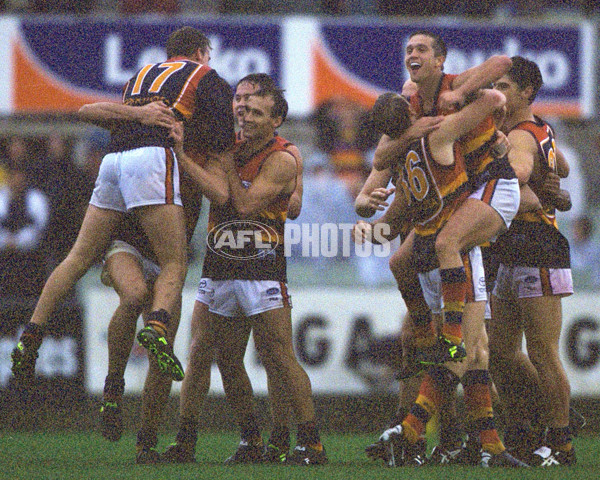 AFL 2001 Rd 4 - Carlton v Adelaide - 142119