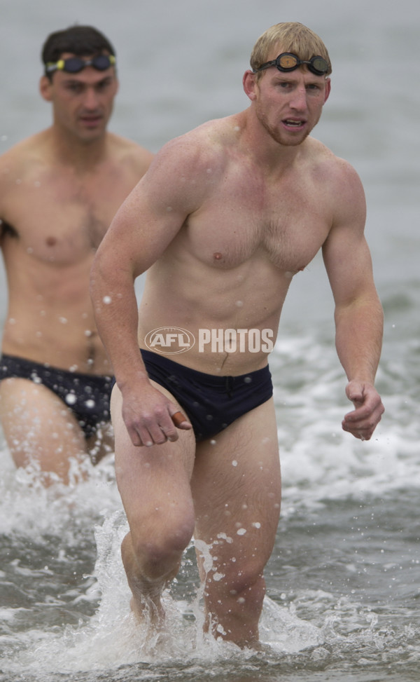 AFL 2001 Media - Carlton Training 151201 - 142916