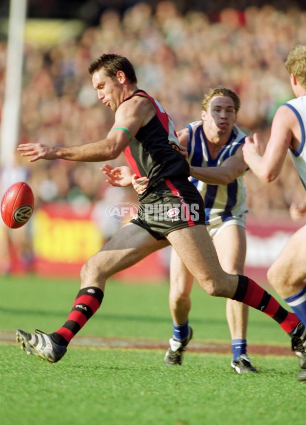 AFL 2001 Rd 16 - Essendon v Kangaroos - 145388