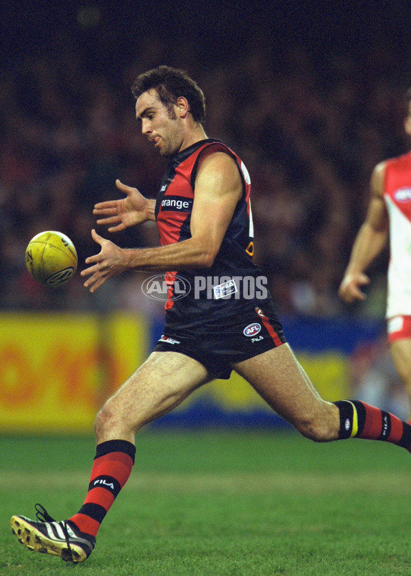 AFL 2001 Rd 19 - Essendon v Sydney - 145305