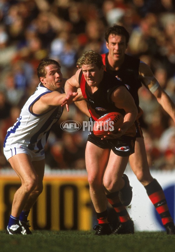 AFL 2001 Rd 16 - Essendon v Kangaroos - 145319
