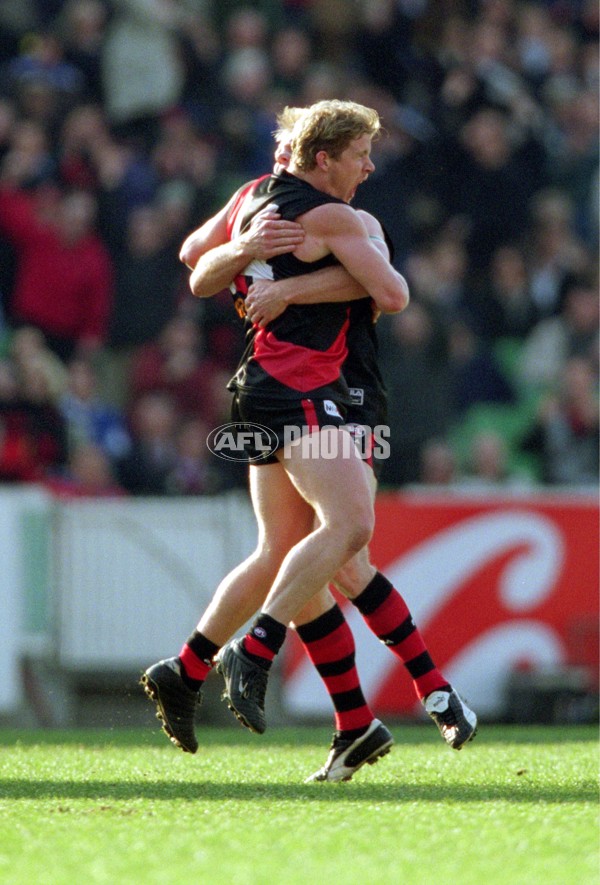 AFL 2001 Rd 16 - Essendon v Kangaroos - 145348
