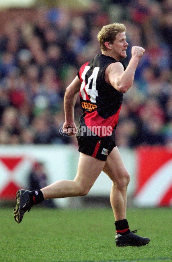 AFL 2001 Rd 16 - Essendon v Kangaroos - 145375