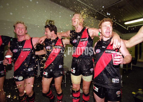 AFL 2001 Rd 16 - Essendon v Kangaroos - 145359