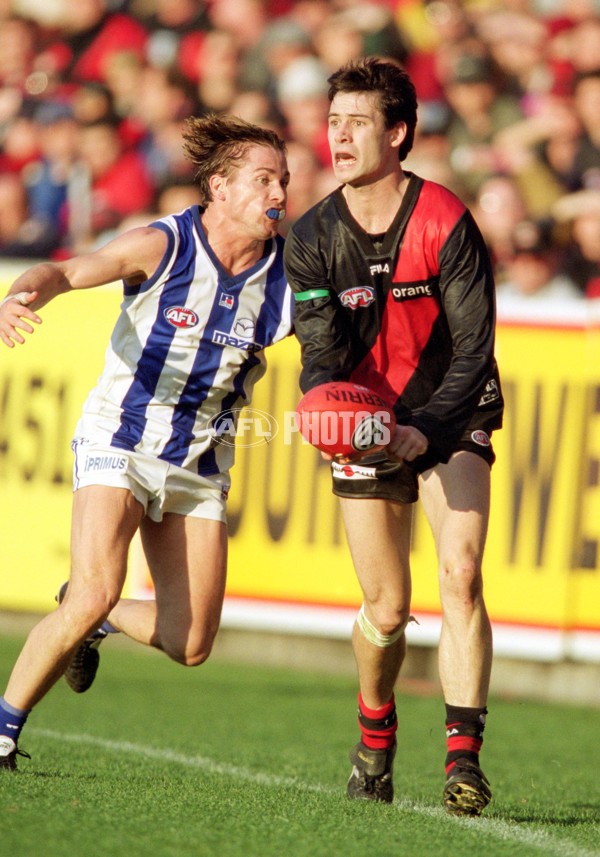 AFL 2001 Rd 16 - Essendon v Kangaroos - 145381