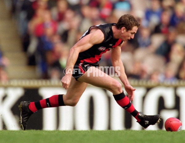 AFL 2001 Rd 16 - Essendon v Kangaroos - 145427
