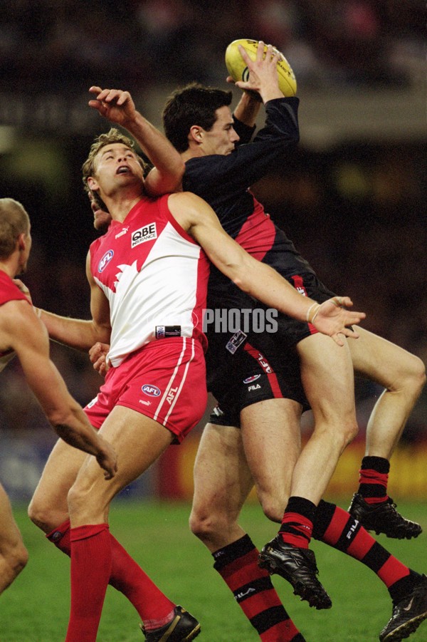 AFL 2001 Rd 19 - Essendon v Sydney - 145460