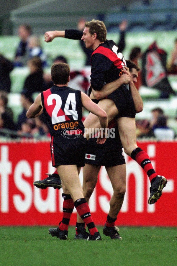 AFL 2001 Rd 16 - Essendon v Kangaroos - 145470