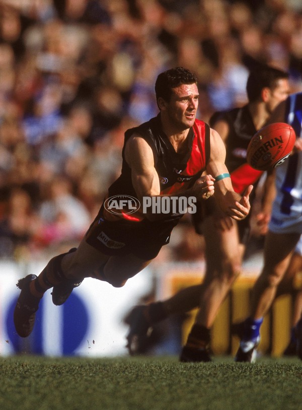 AFL 2001 Rd 16 - Essendon v Kangaroos - 145499
