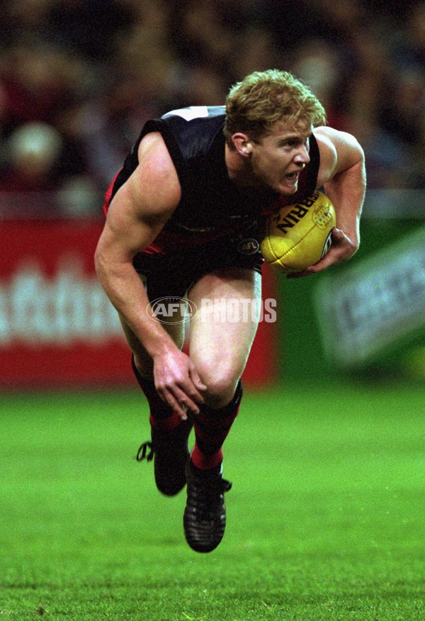 AFL 2001 Rd 13 - Essendon v Fremantle - 145607