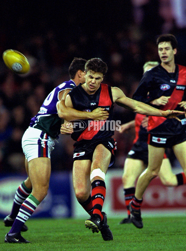 AFL 2001 Rd 13 - Essendon v Fremantle - 145585