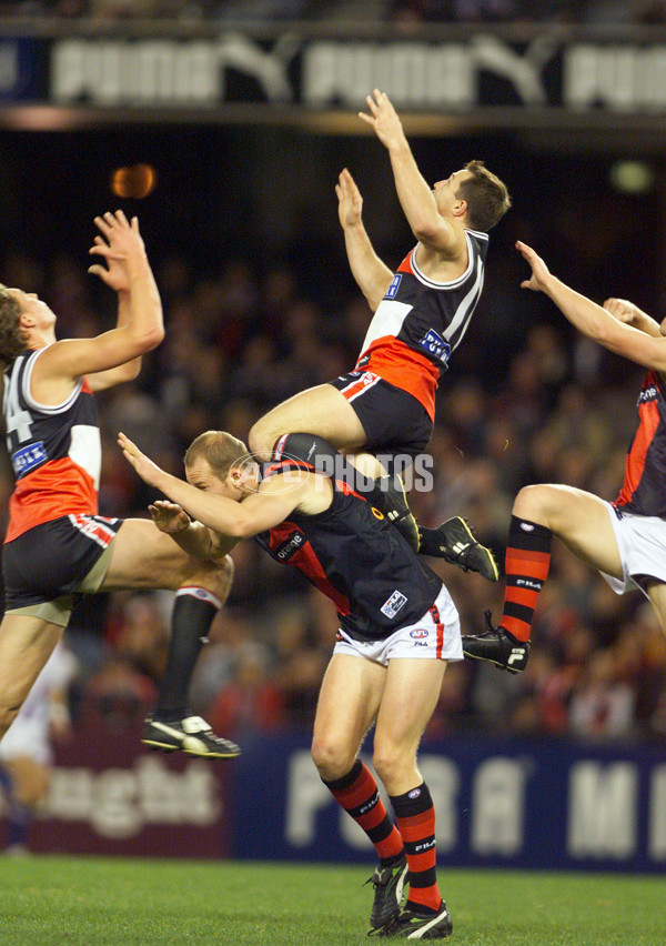 AFL 2001 Rd 11 - St Kilda v Essendon - 145724