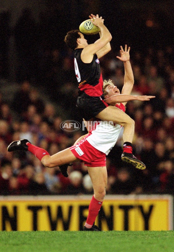 AFL 2001 Rd 19 - Essendon v Sydney - 145845