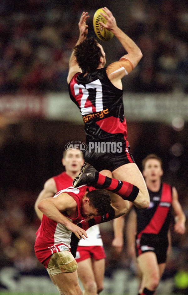AFL 2001 Rd 19 - Essendon v Sydney - 145843