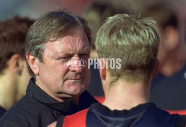 AFL 2001 Rd 16 - Essendon v Kangaroos - 145788